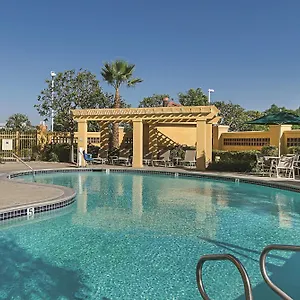 Hotel La Quinta & By Wyndham Airport ***